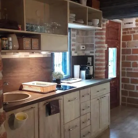 Barátkerti 818 Apartman *