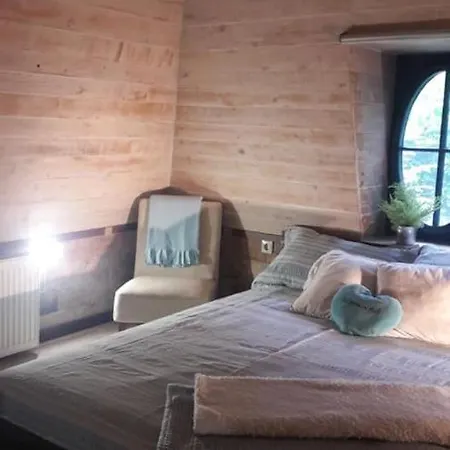 Baratkerti 818 *