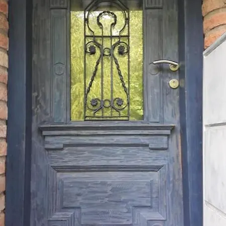 Barátkerti 818 Apartman *
